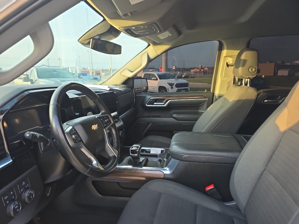 2025 Chevrolet Silverado LT
