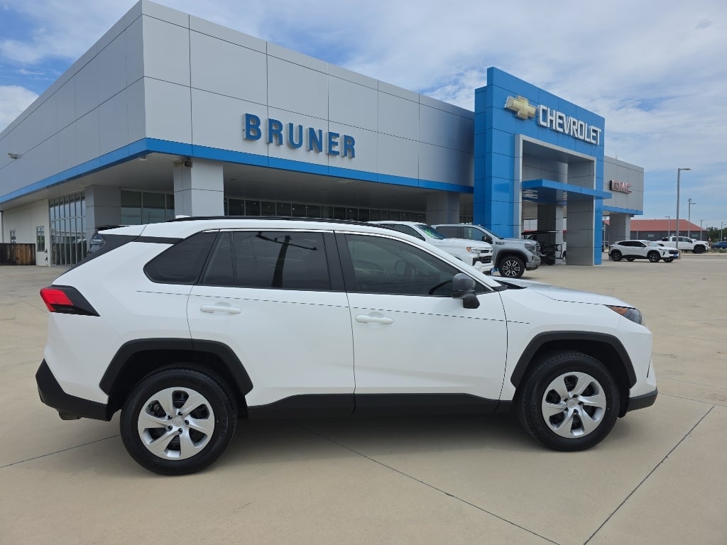 2020 Toyota RAV4 LE
