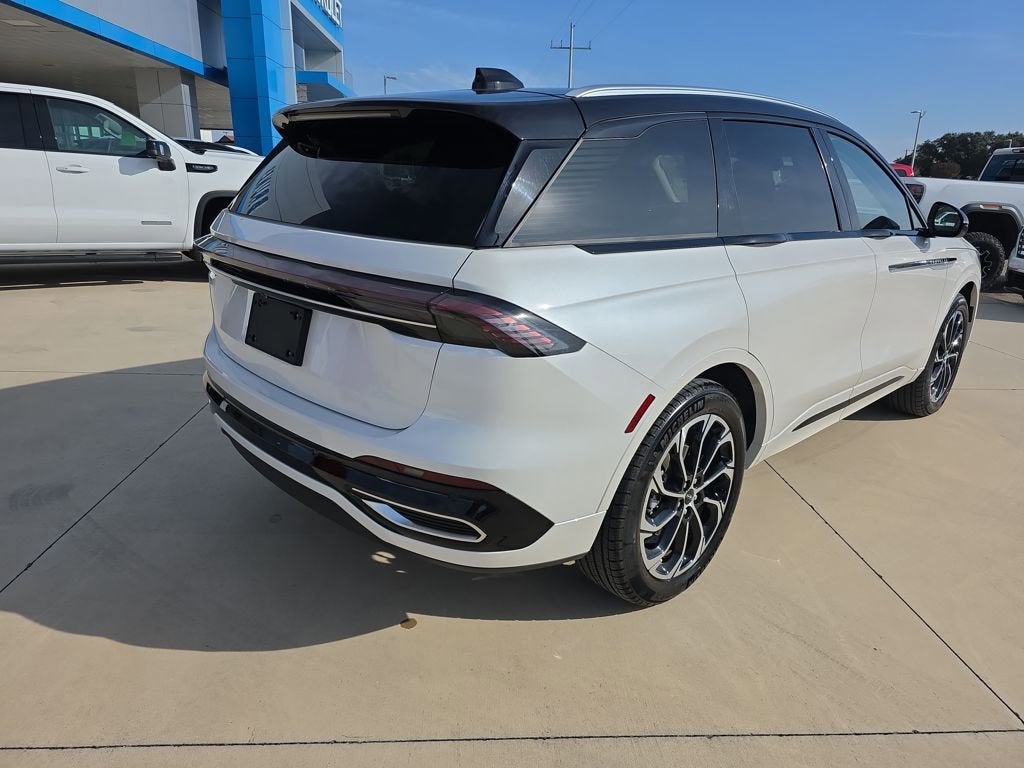 2025 Lincoln Nautilus Reserve