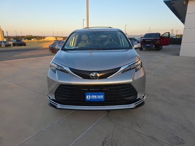2022 Toyota Sienna XLE