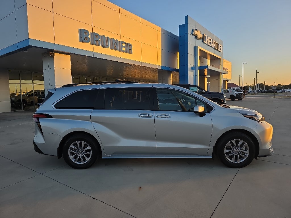 2022 Toyota Sienna XLE
