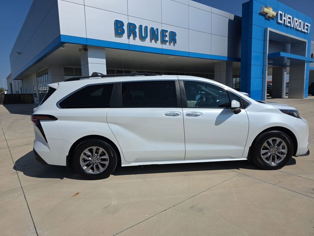 2023 Toyota Sienna XLE