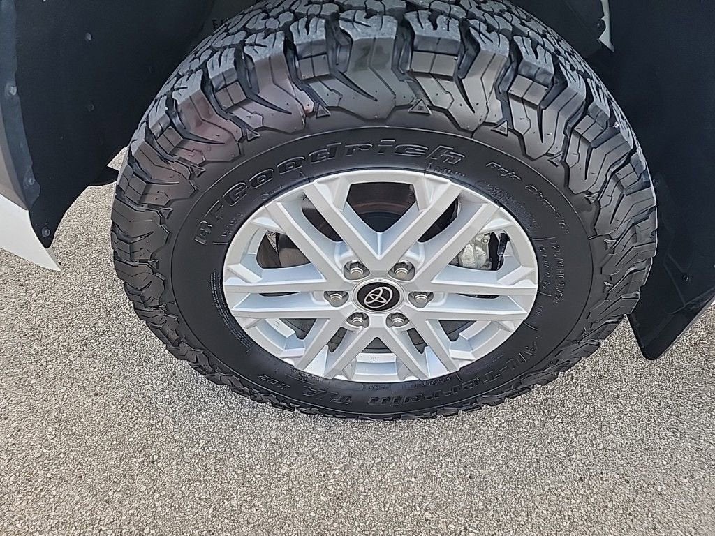 2022 Toyota Tundra 4WD SR5