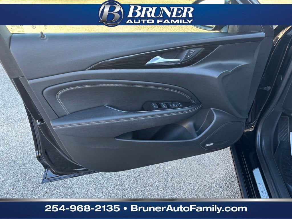 2019 Buick Regal Sportback Essence