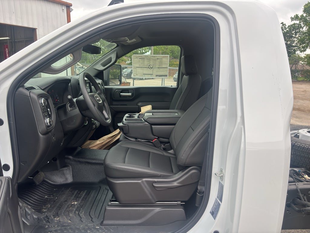2026 GMC Sierra 3500 Chassis Cab Pro - Photo 11