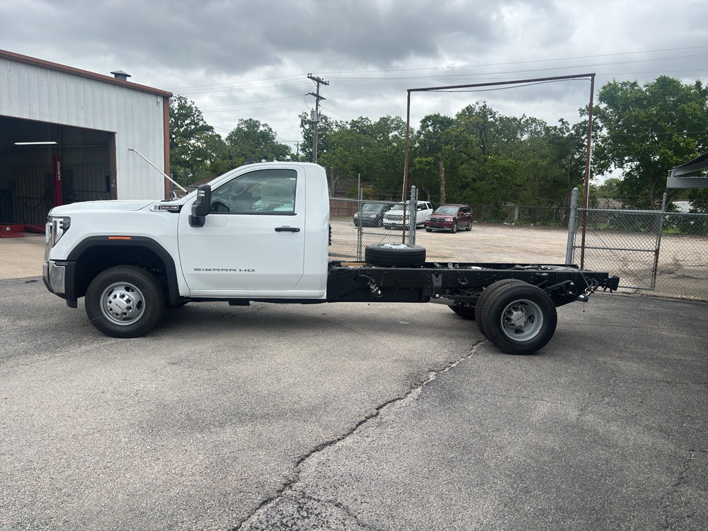 2026 GMC Sierra 3500 Chassis Cab Pro - Photo 9