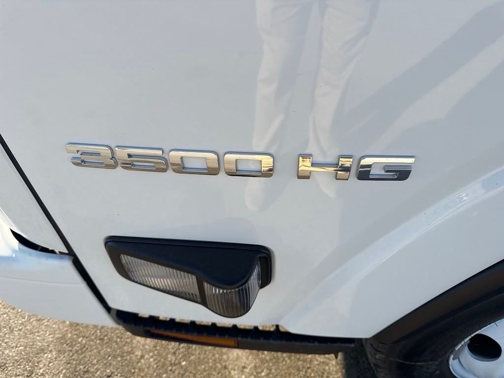 2025 Chevrolet Low Cab Forward 3500 1WT