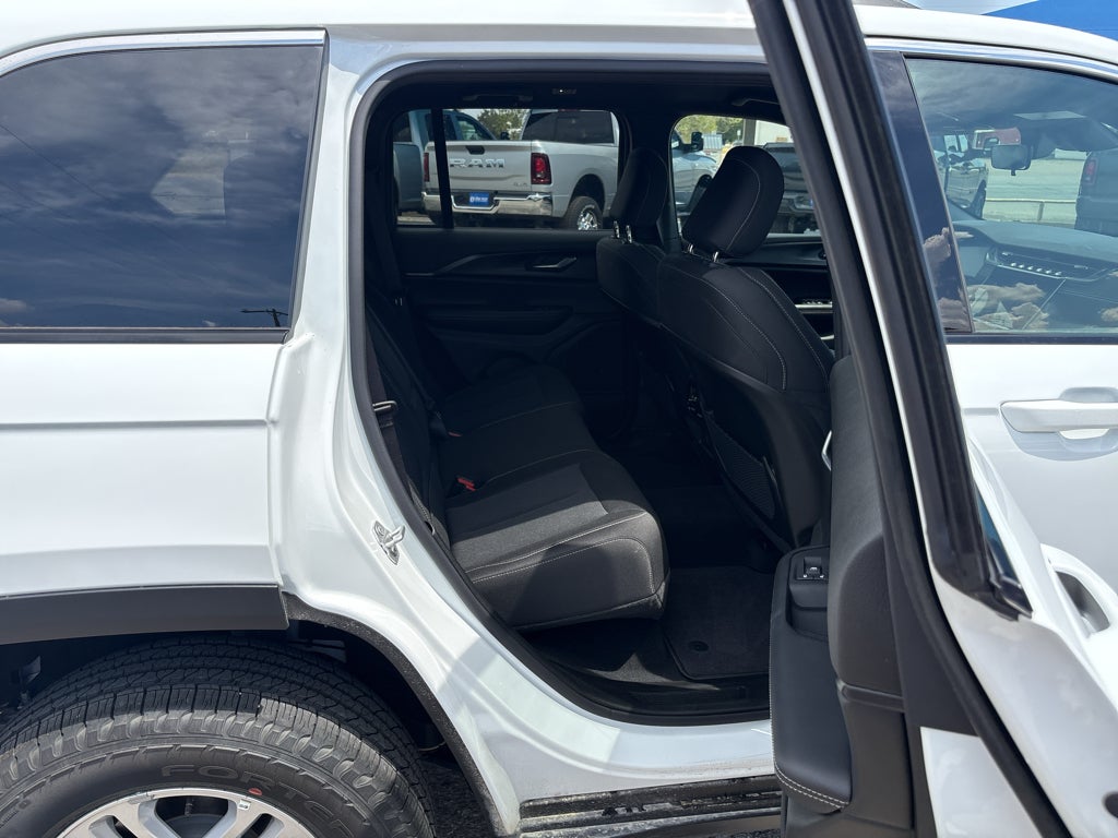 2025 Jeep Grand Cherokee GRAND CHEROKEE LAREDO 4X4