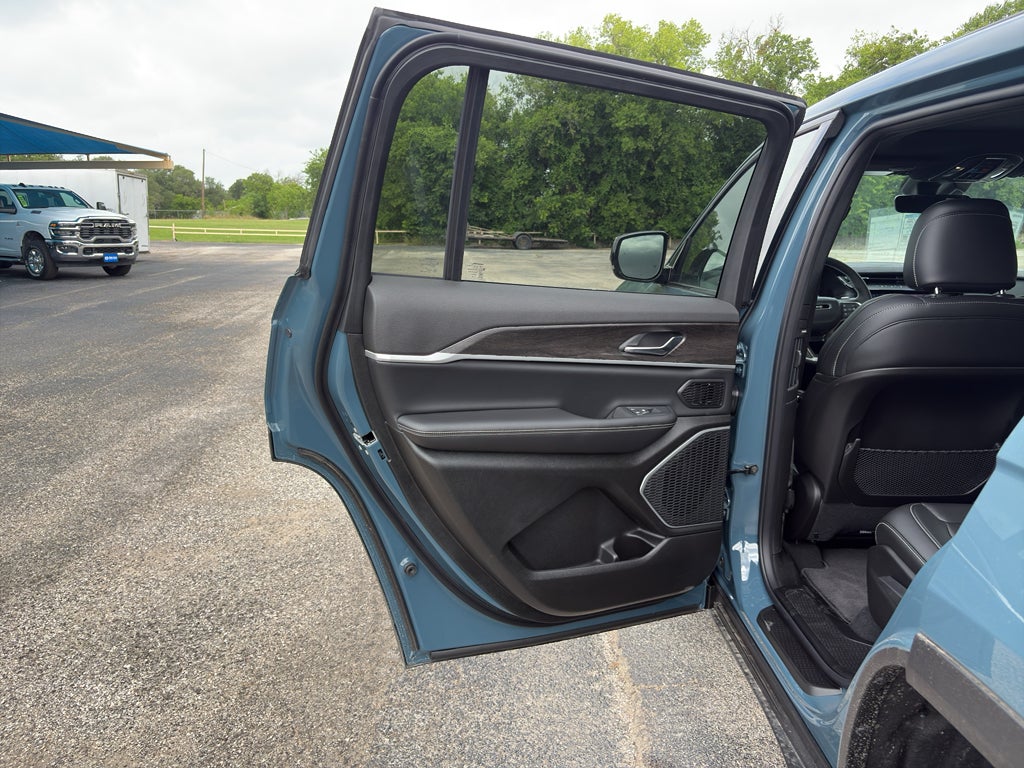 2026 Jeep Grand Cherokee GRAND CHEROKEE L LIMITED 4X2