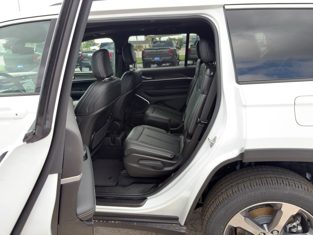 2026 Jeep Grand Cherokee GRAND CHEROKEE L LIMITED 4X2