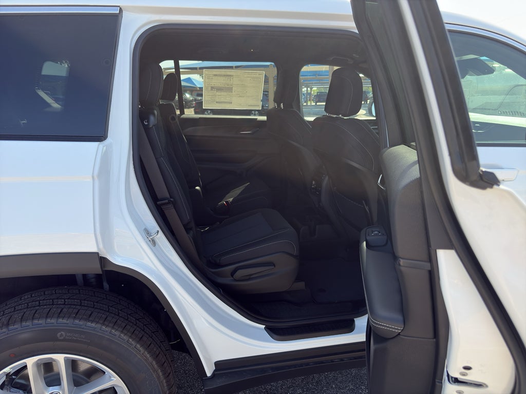 2026 Jeep Grand Cherokee GRAND CHEROKEE L LAREDO 4X4