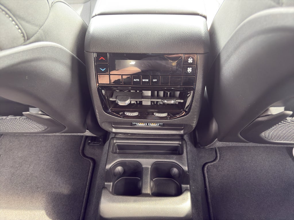 2026 Jeep Grand Cherokee GRAND CHEROKEE L LAREDO 4X4