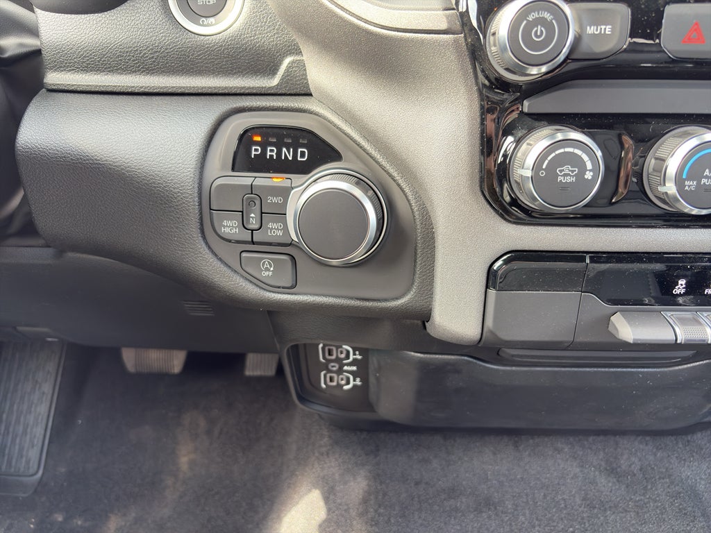 2026 RAM Ram 1500 RAM 1500 TRADESMAN QUAD CAB 4X4 6'4' BOX