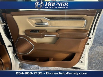 2020 RAM 1500 Laramie Crew Cab 4x4 5'7' Box