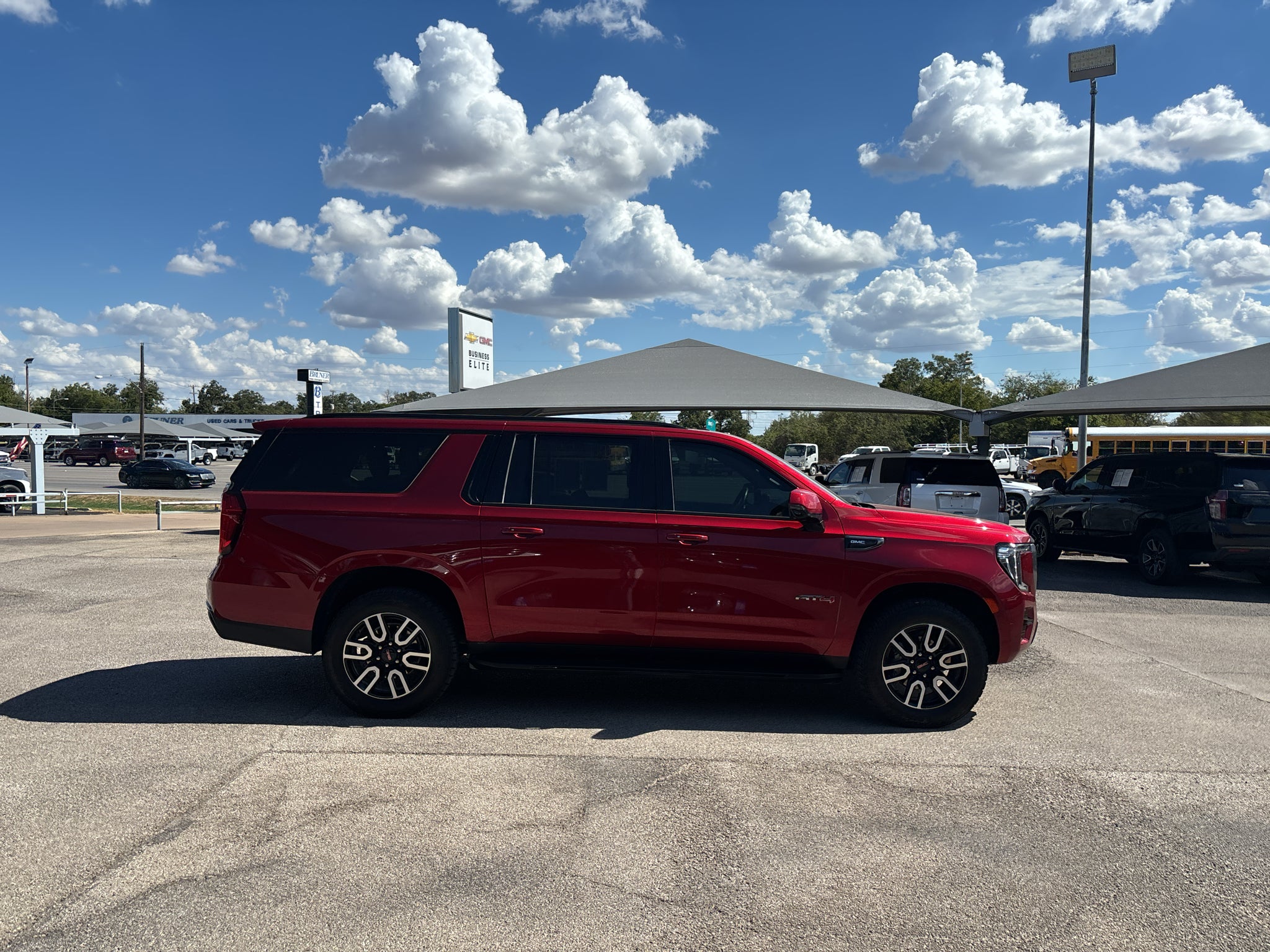 2024 GMC Yukon XL 4WD AT4