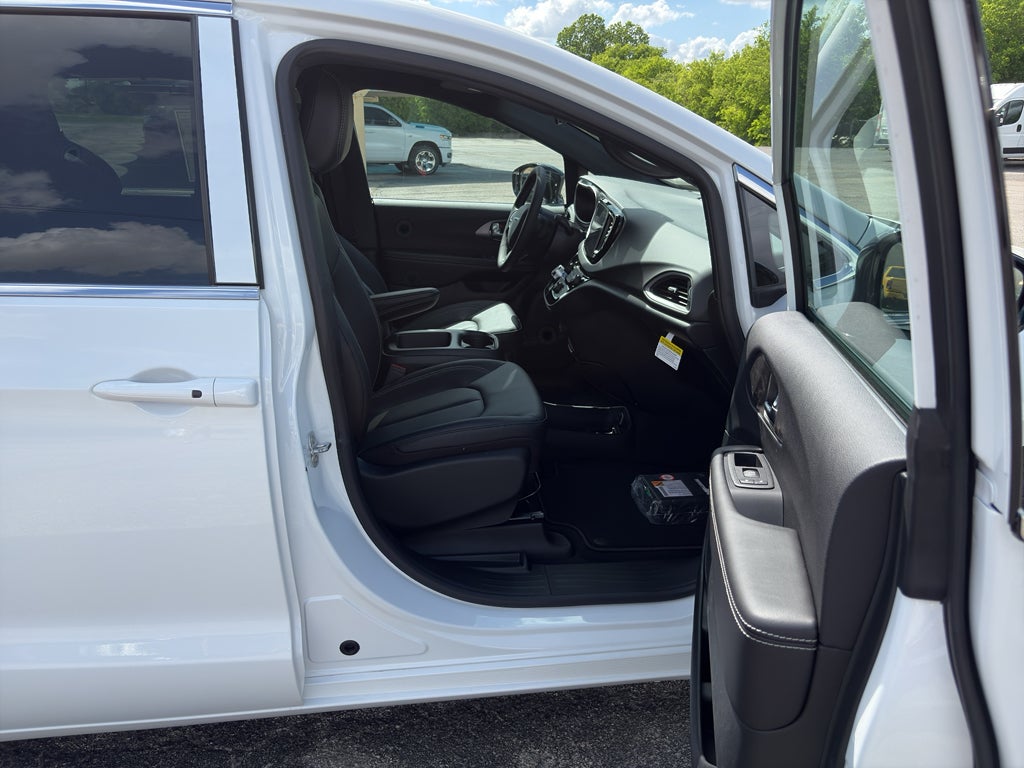 2026 Chrysler Voyager VOYAGER LX