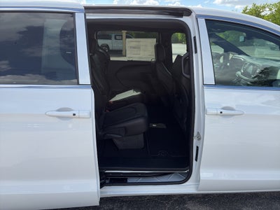 2026 Chrysler Voyager VOYAGER LX