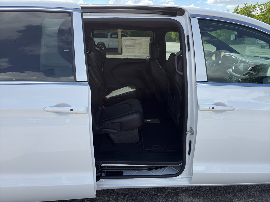 2026 Chrysler Voyager VOYAGER LX