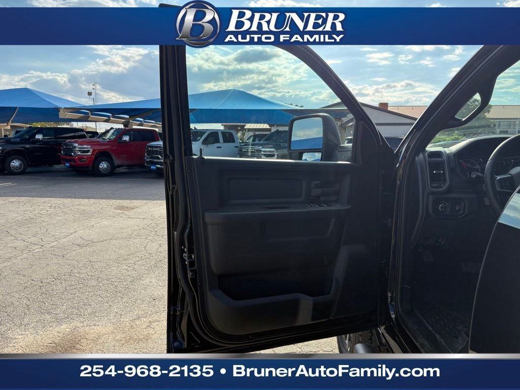 2026 RAM Ram 2500 RAM 2500 BLACK EXPRESS CREW CAB 4X4 6'4' BOX