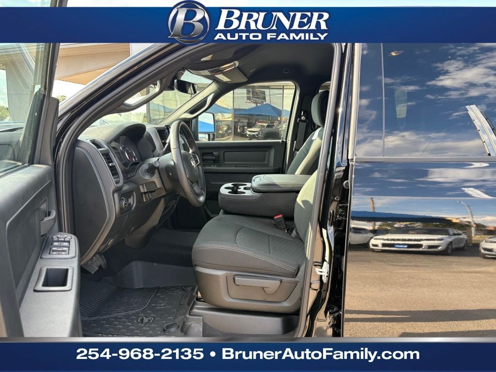 2026 RAM Ram 2500 RAM 2500 BLACK EXPRESS CREW CAB 4X4 6'4' BOX