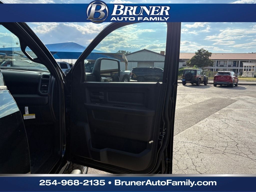 2026 RAM Ram 2500 RAM 2500 BLACK EXPRESS CREW CAB 4X4 6'4' BOX