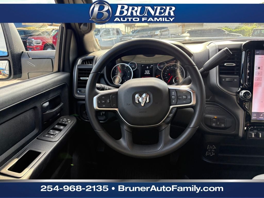 2026 RAM Ram 2500 RAM 2500 BLACK EXPRESS CREW CAB 4X4 6'4' BOX