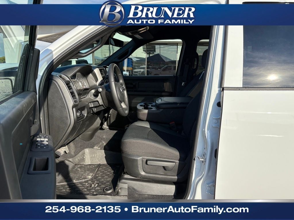 2026 RAM Ram 2500 RAM 2500 BLACK EXPRESS CREW CAB 4X4 6'4' BOX