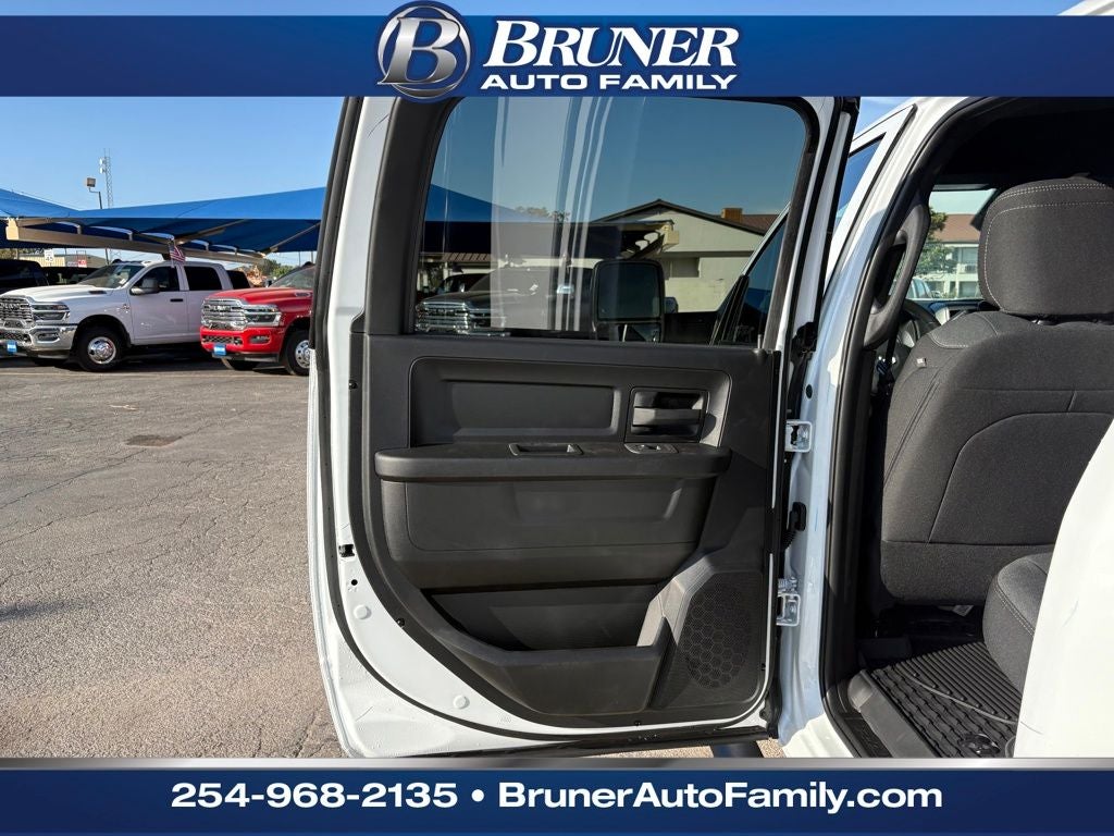 2026 RAM Ram 2500 RAM 2500 BLACK EXPRESS CREW CAB 4X4 6'4' BOX