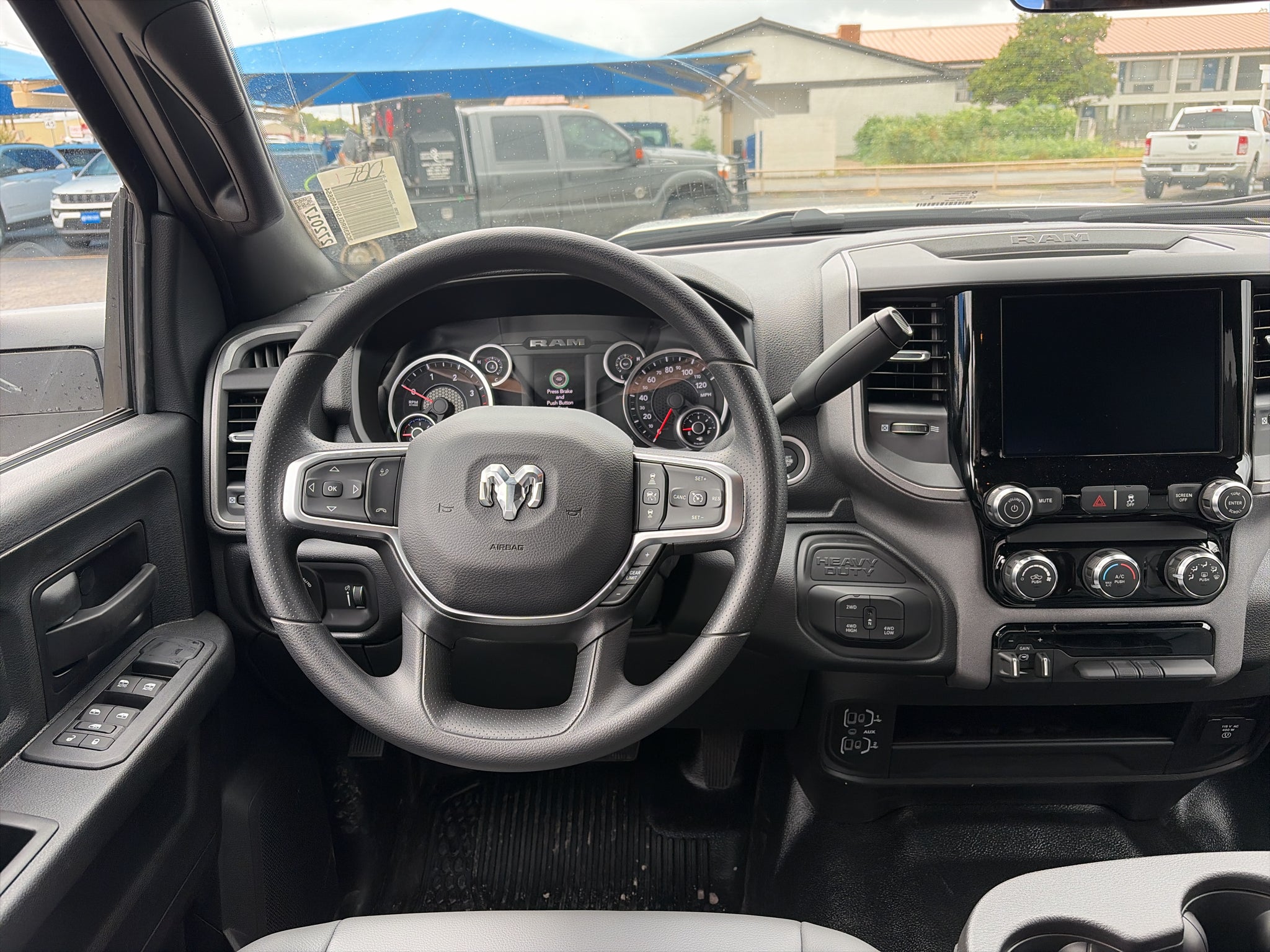 2027 RAM Ram 3500 RAM 3500 TRADESMAN CREW CAB 4X4 8' BOX