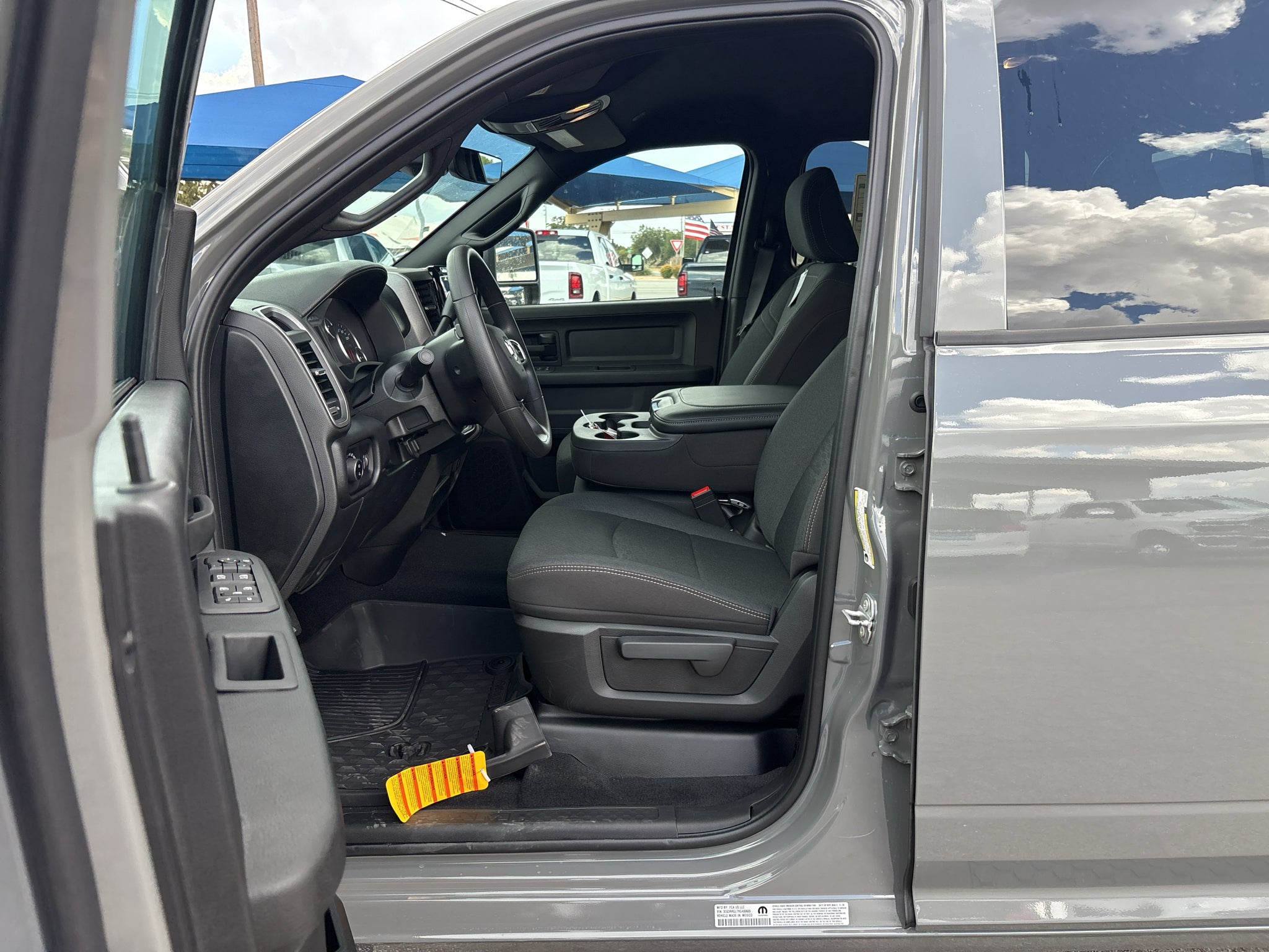 2027 RAM Ram 3500 RAM 3500 TRADESMAN CREW CAB 4X4 8' BOX