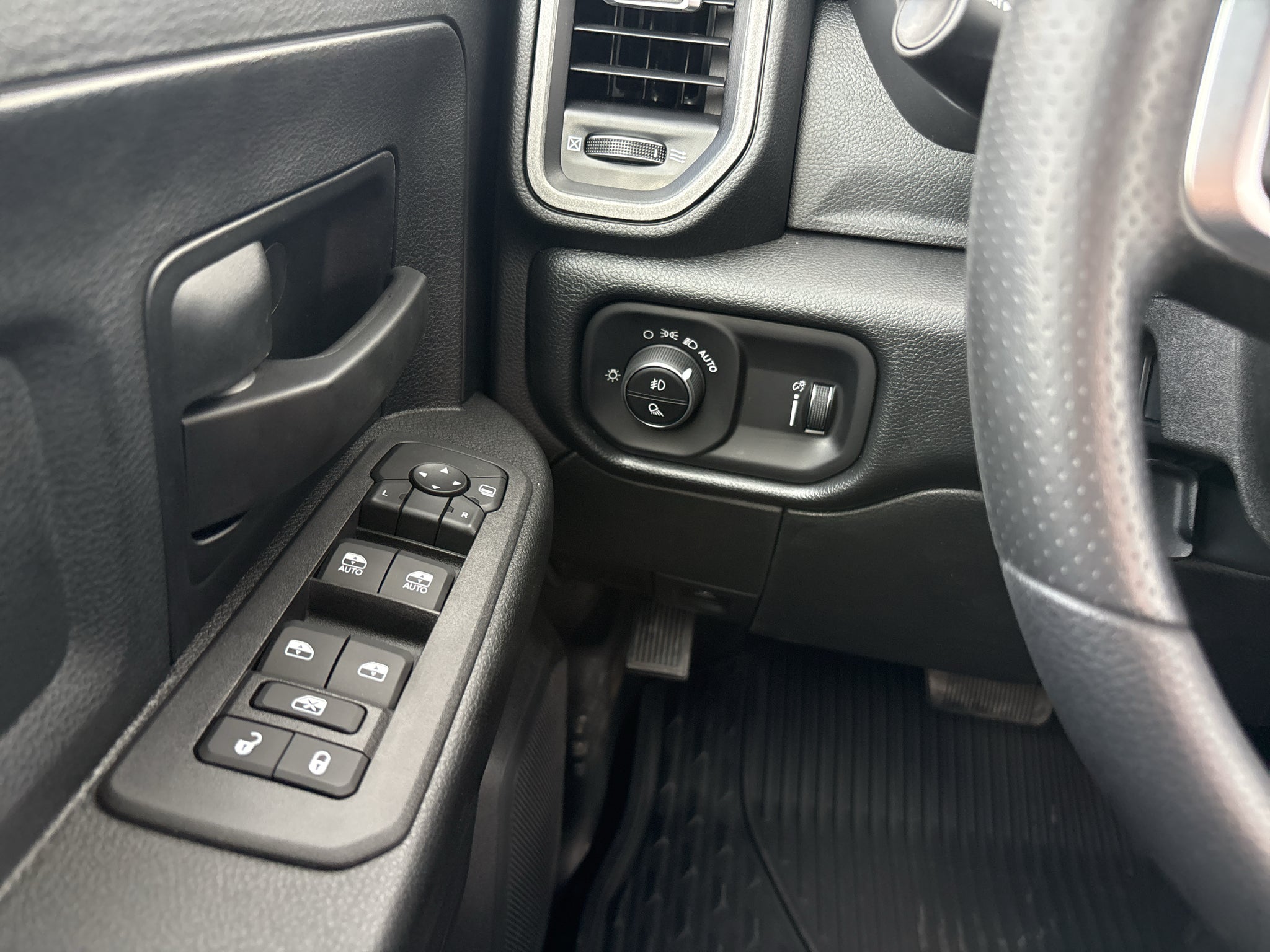 2027 RAM Ram 3500 RAM 3500 TRADESMAN CREW CAB 4X4 8' BOX