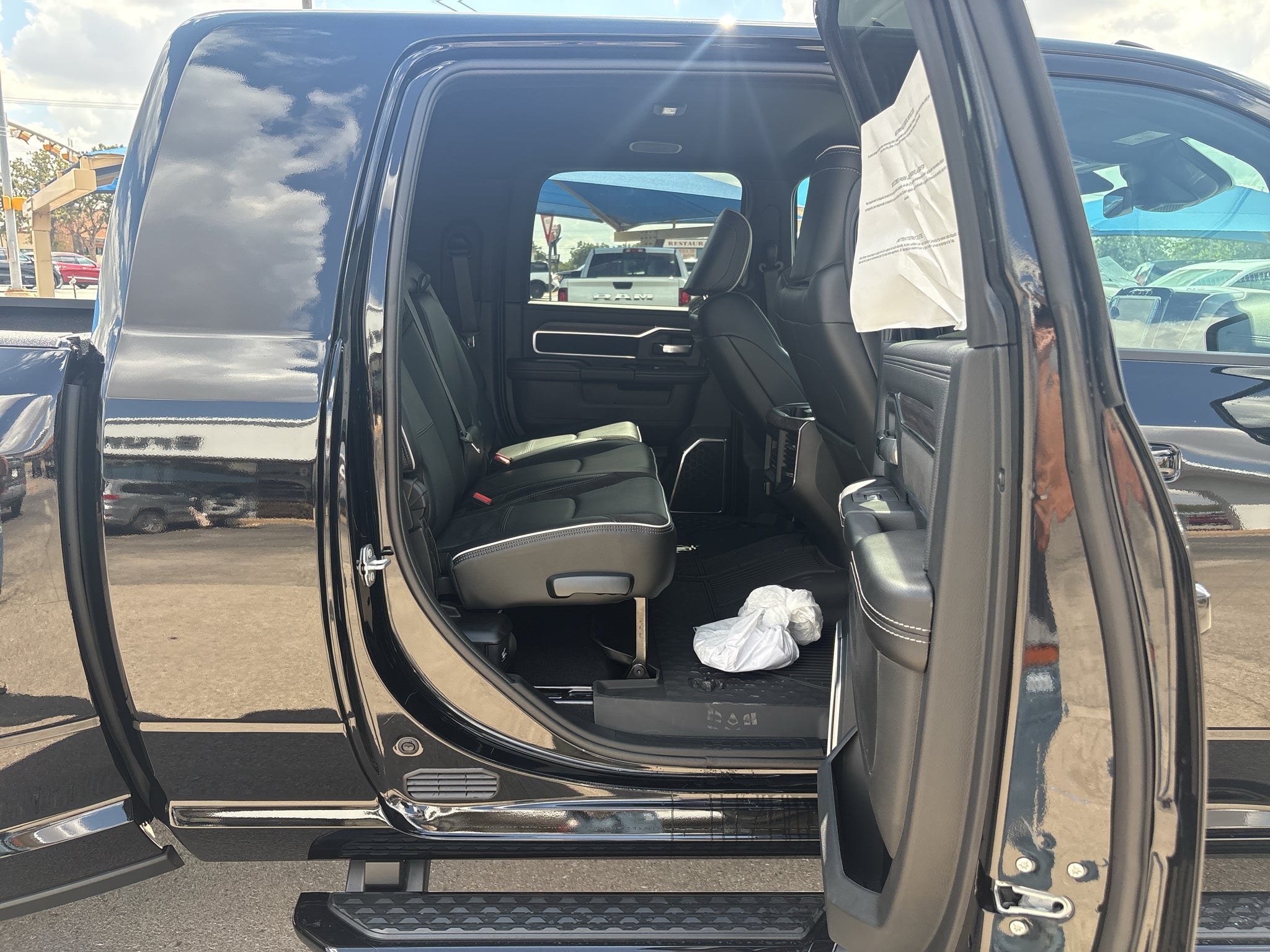 2027 RAM Ram 3500 RAM 3500 LARAMIE MEGA CAB 4X4 6'4' BOX