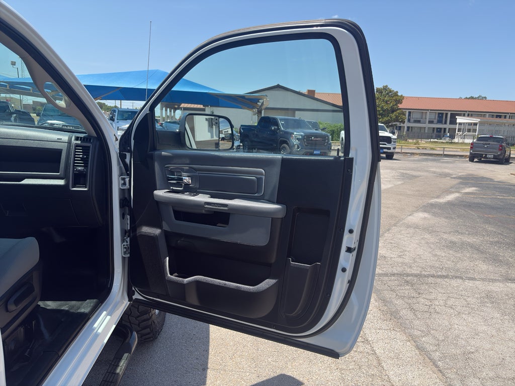 2017 RAM 2500 Tradesman Regular Cab 4x4 8' Box