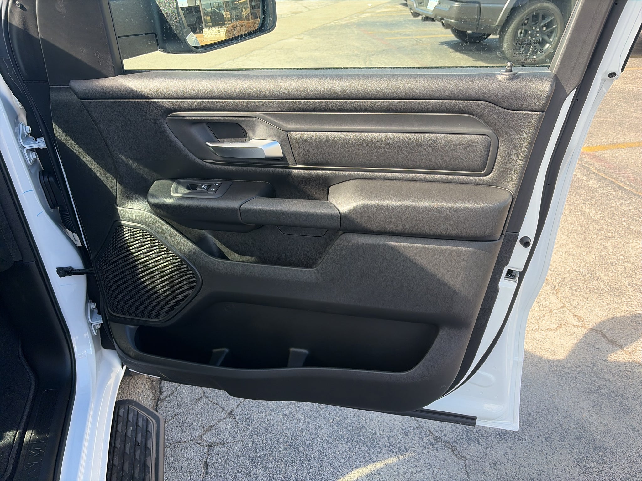 2027 RAM Ram 1500 RAM 1500 EXPRESS CREW CAB 4X4 5'7' BOX