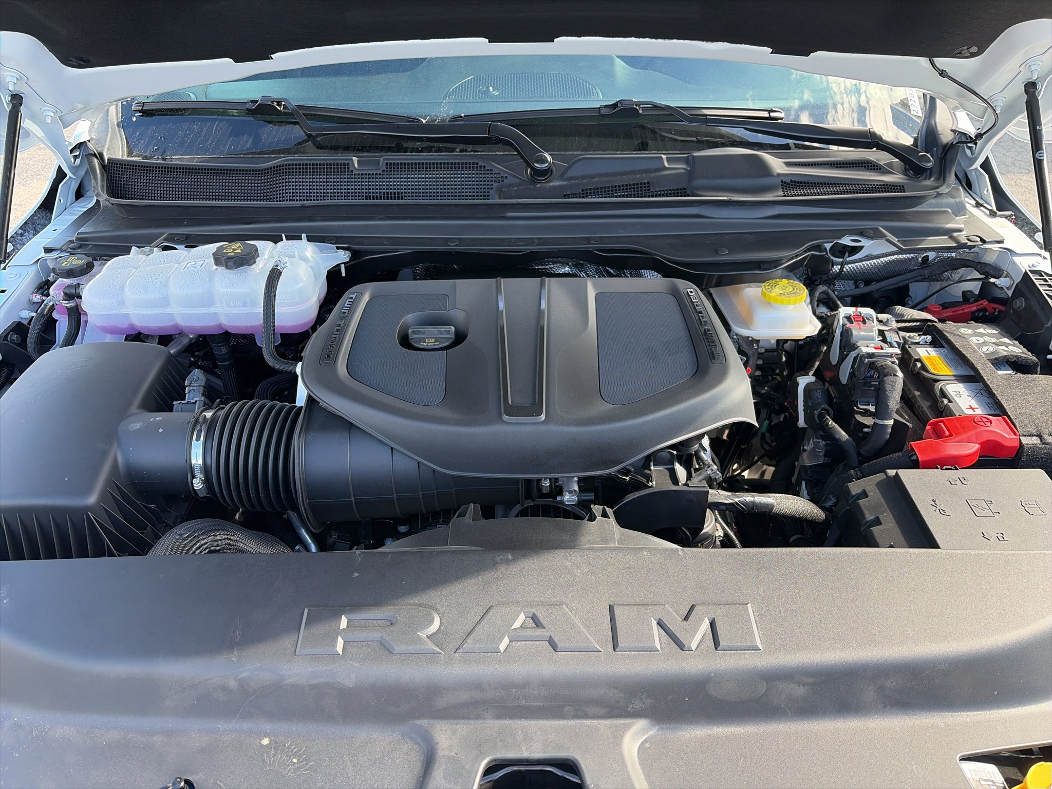 2027 RAM Ram 1500 RAM 1500 EXPRESS CREW CAB 4X4 5'7' BOX