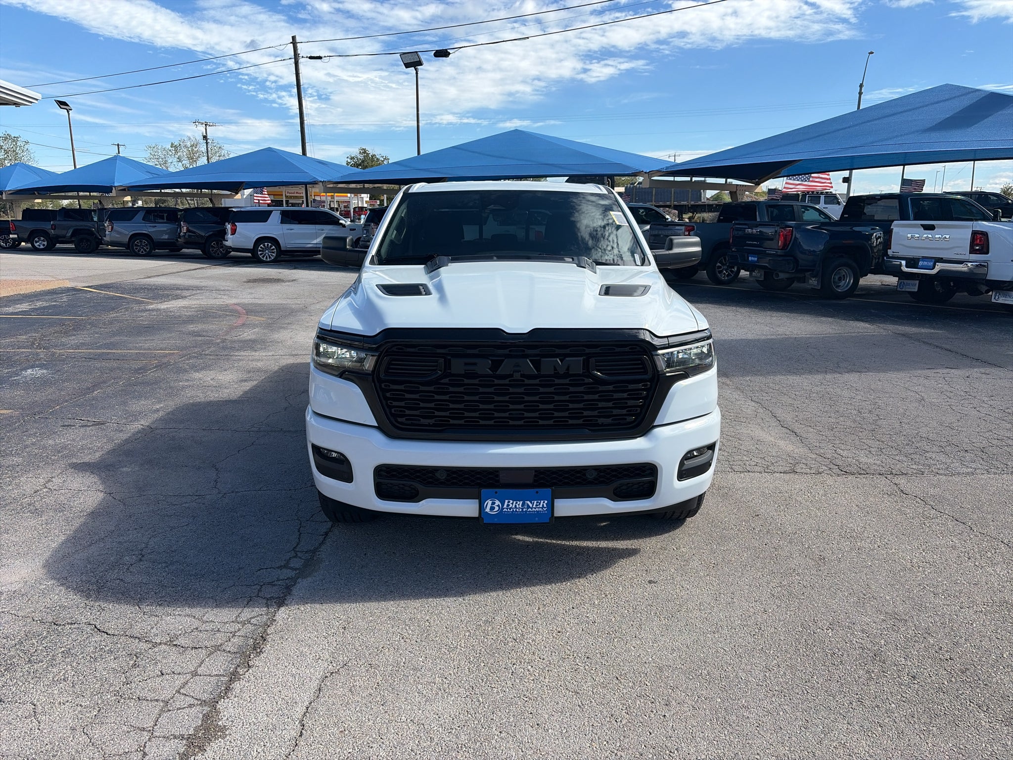 2027 RAM Ram 1500 RAM 1500 EXPRESS CREW CAB 4X4 5'7' BOX