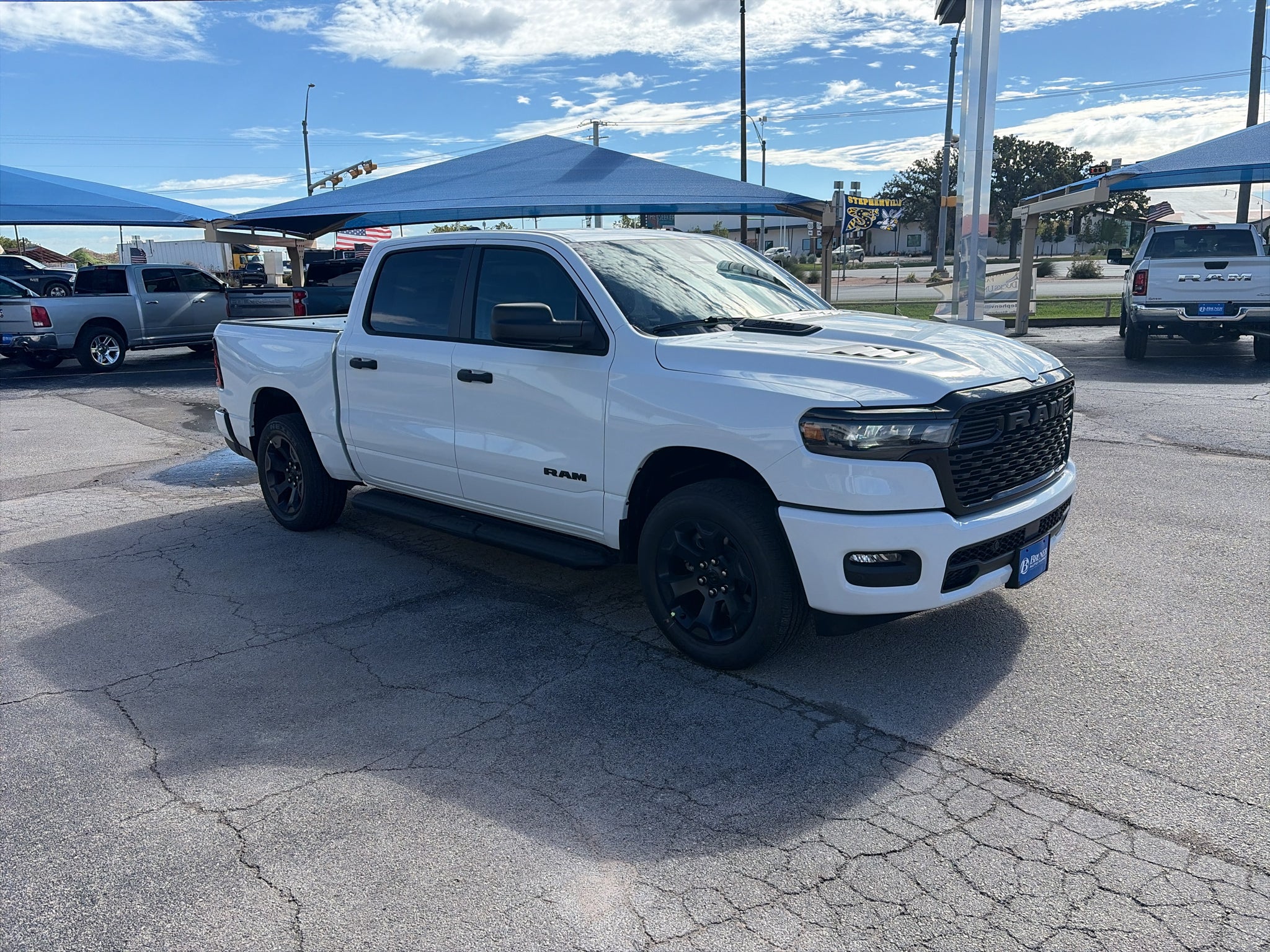 2027 RAM Ram 1500 RAM 1500 EXPRESS CREW CAB 4X4 5'7' BOX