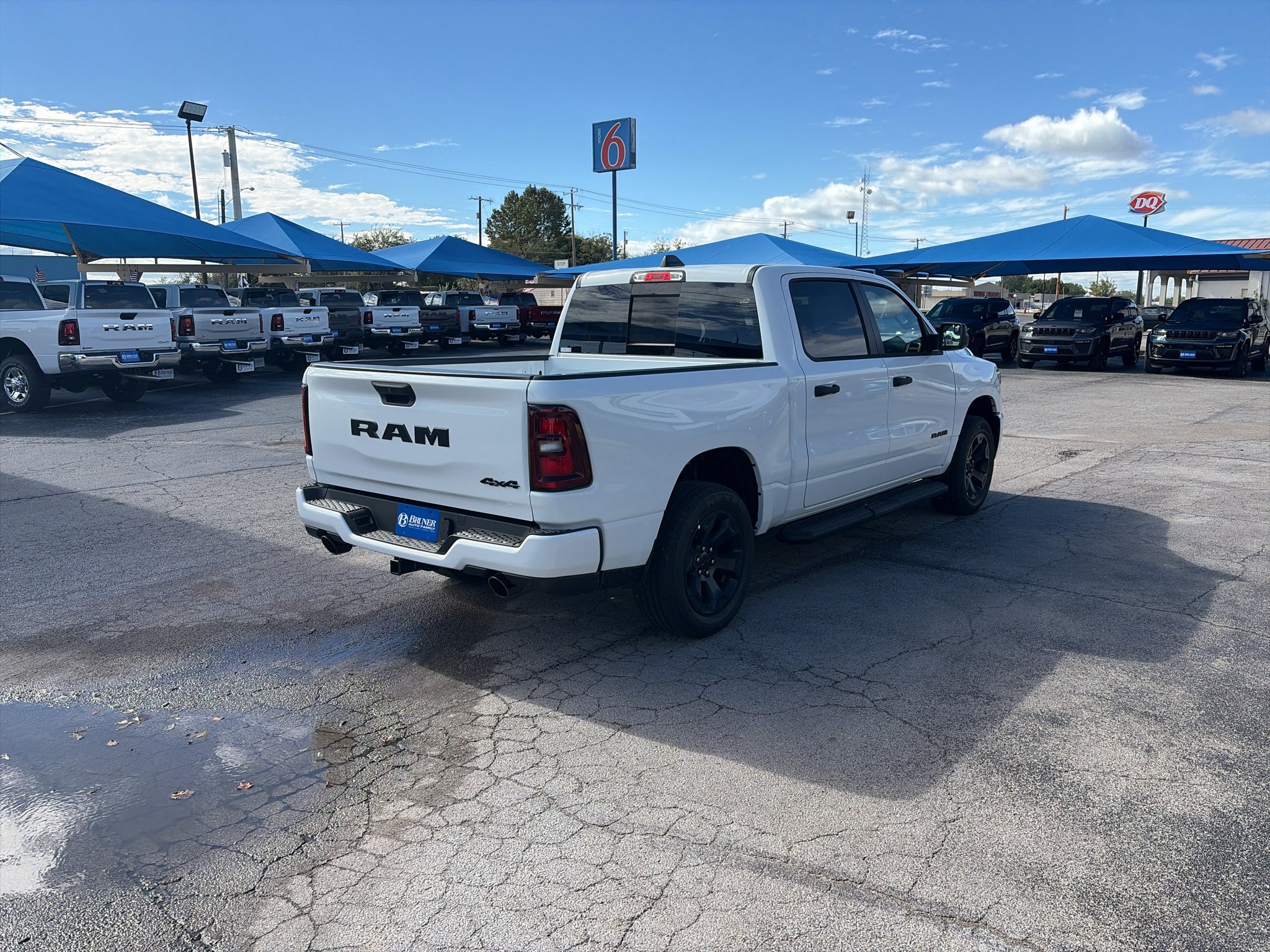 2027 RAM Ram 1500 RAM 1500 EXPRESS CREW CAB 4X4 5'7' BOX