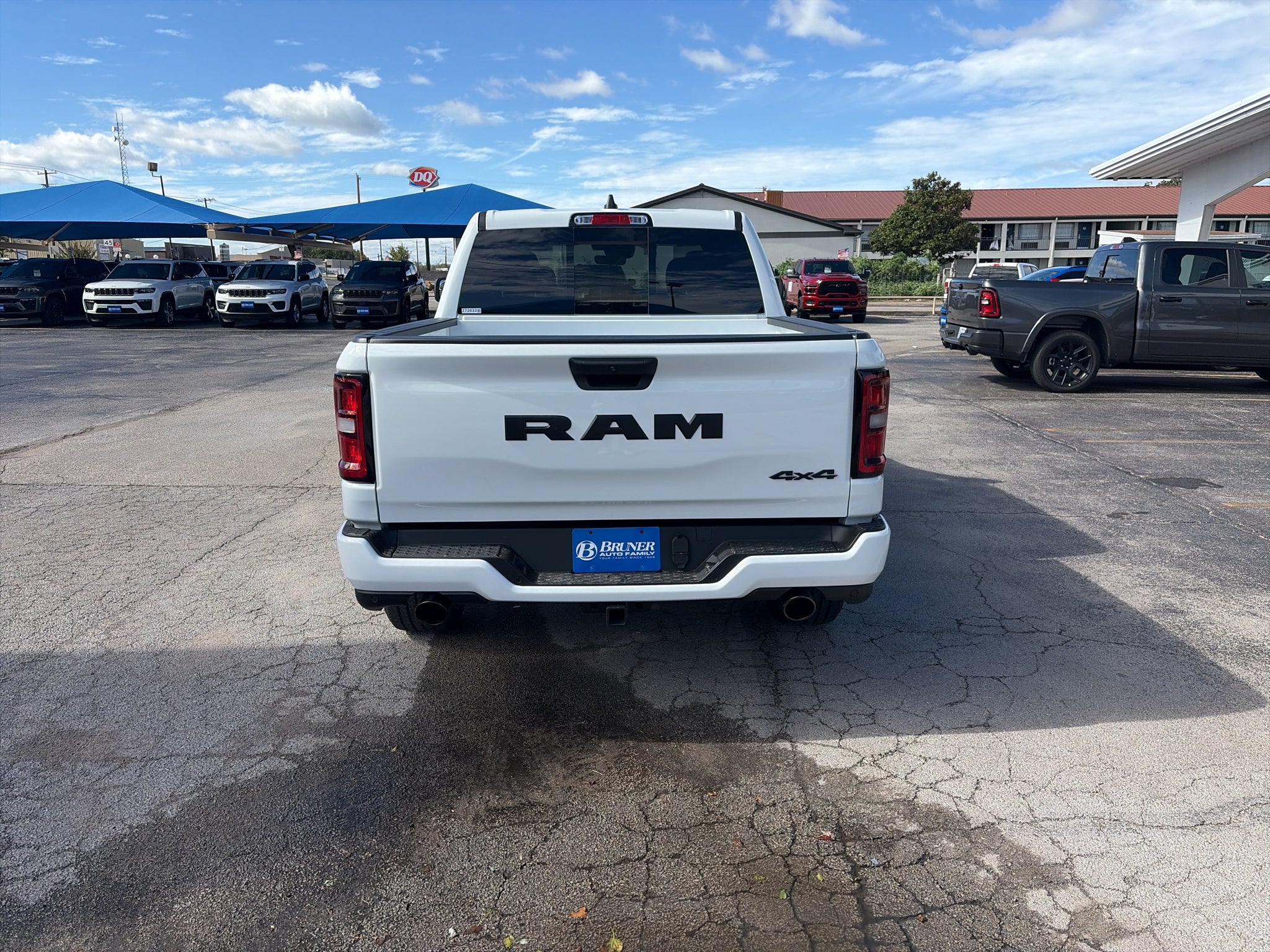 2027 RAM Ram 1500 RAM 1500 EXPRESS CREW CAB 4X4 5'7' BOX