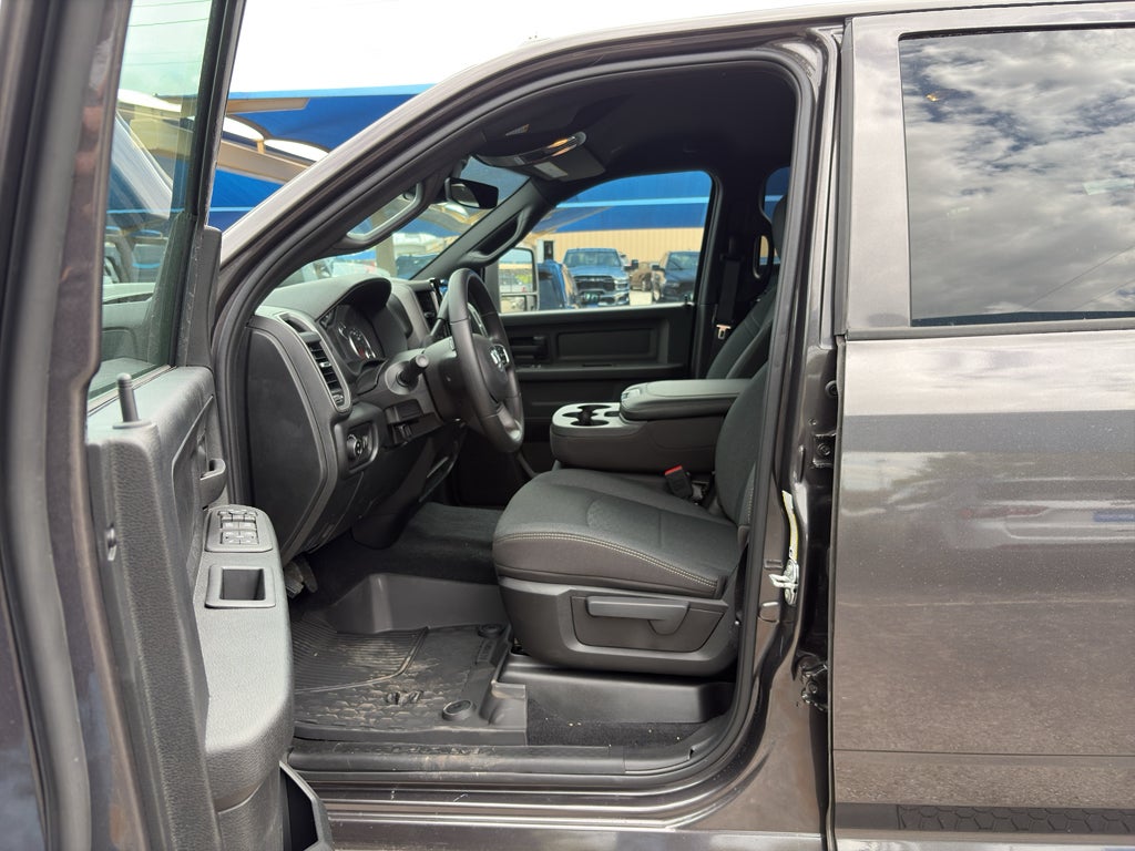 2026 RAM Ram 2500 RAM 2500 BLACK EXPRESS CREW CAB 4X4 6'4' BOX