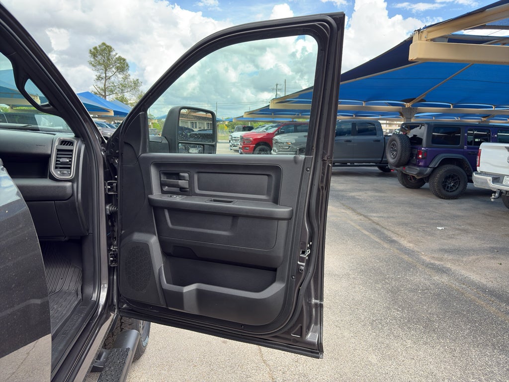 2026 RAM Ram 2500 RAM 2500 BLACK EXPRESS CREW CAB 4X4 6'4' BOX