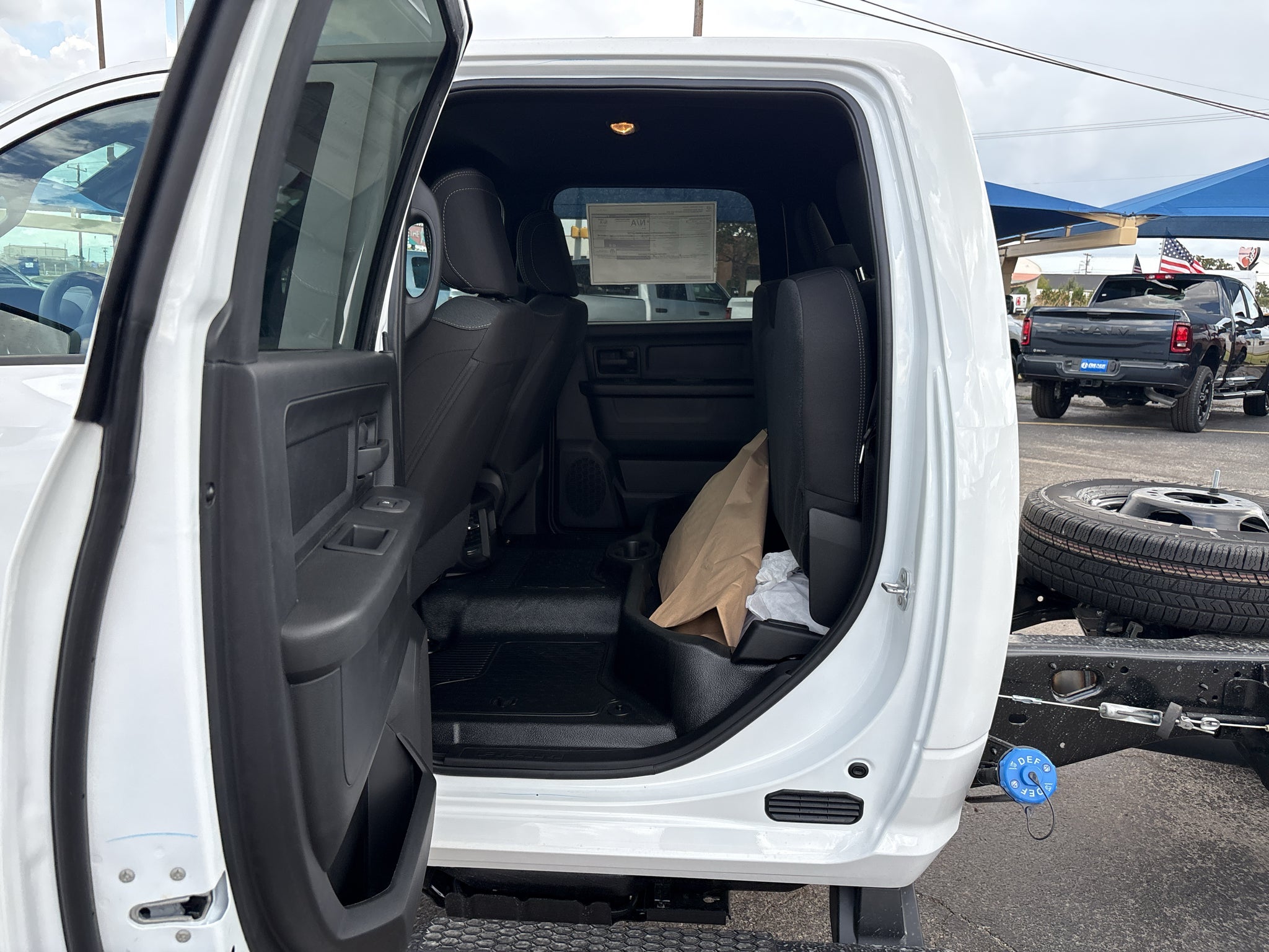2027 RAM Ram 3500 Chassis Cab RAM 3500 TRADESMAN CREW CAB CHASSIS 4X4 60' CA
