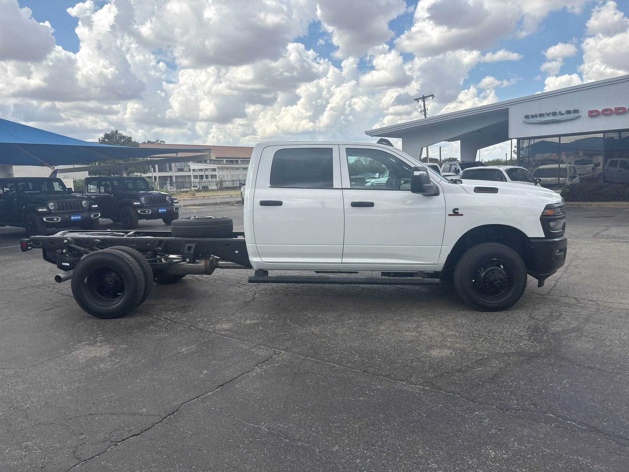 2027 RAM Ram 3500 Chassis Cab RAM 3500 TRADESMAN CREW CAB CHASSIS 4X4 60' CA