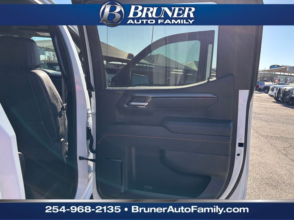 2025 GMC Sierra 1500 4WD Crew Cab Short Box AT4