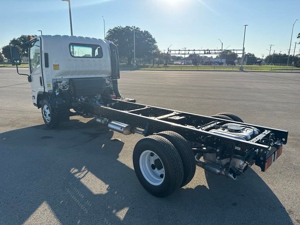2025 Chevrolet Low Cab Forward 3500 1WT
